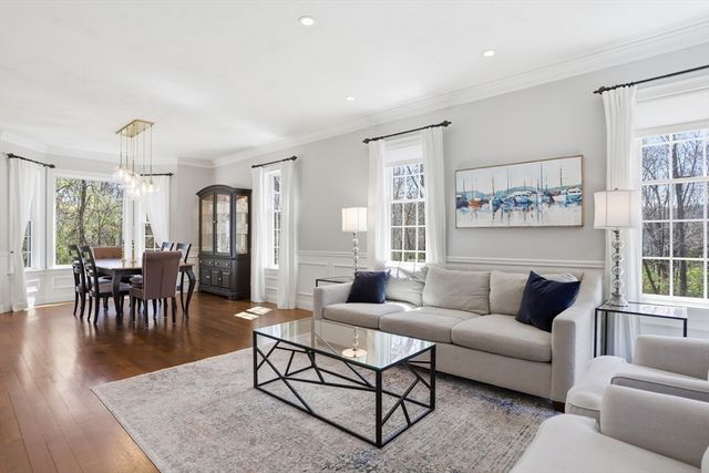 24 Alcorn Xing, Westford, MA 01886