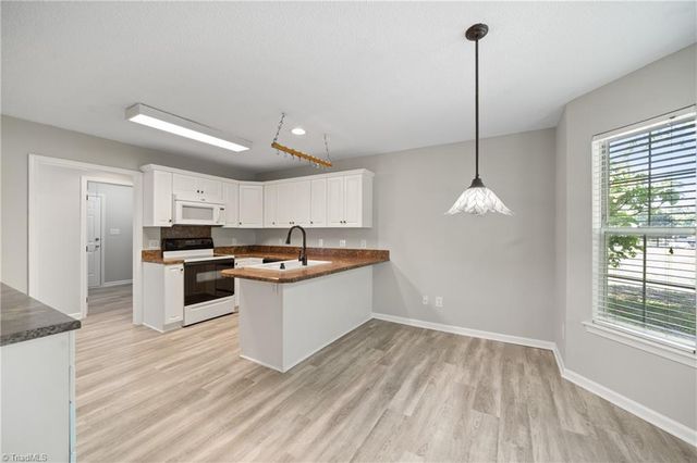 6121 Hickory Creek Road, Winston-salem, NC 27107