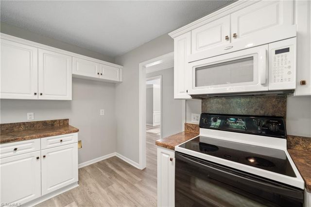 6121 Hickory Creek Road, Winston-salem, NC 27107