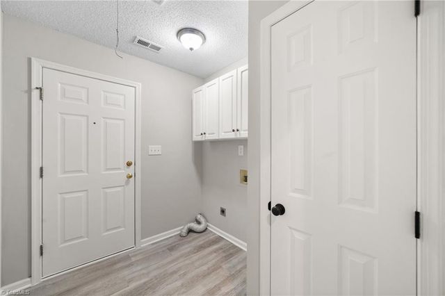 6121 Hickory Creek Road, Winston-salem, NC 27107