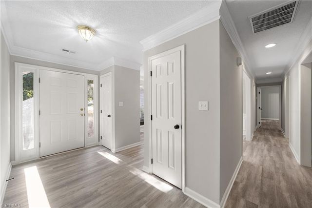 6121 Hickory Creek Road, Winston-salem, NC 27107