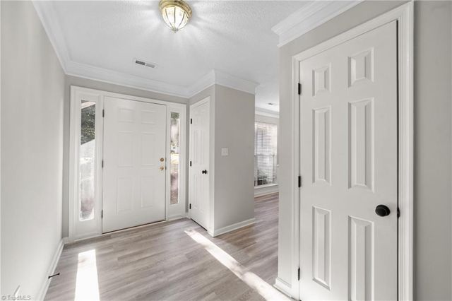 6121 Hickory Creek Road, Winston-salem, NC 27107
