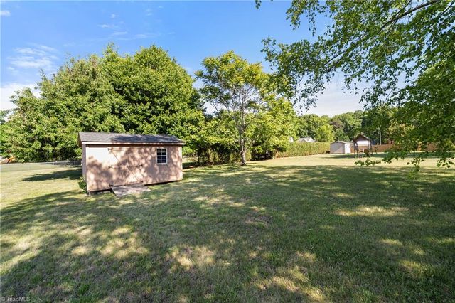 6121 Hickory Creek Road, Winston-salem, NC 27107