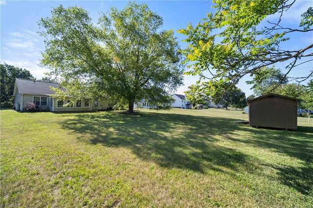 6121 Hickory Creek Road, Winston-salem, NC 27107