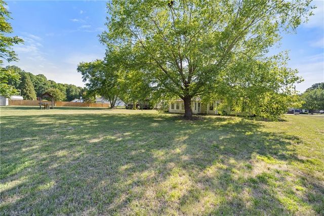 6121 Hickory Creek Road, Winston-salem, NC 27107