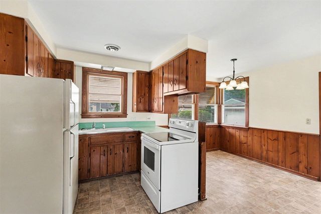 360 W 18th Street, Holland, MI 49423