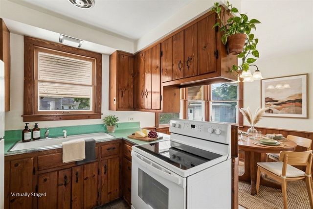 360 W 18th Street, Holland, MI 49423
