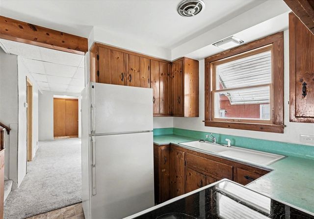 360 W 18th Street, Holland, MI 49423