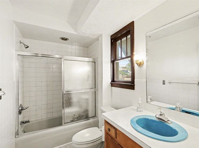 360 W 18th Street, Holland, MI 49423
