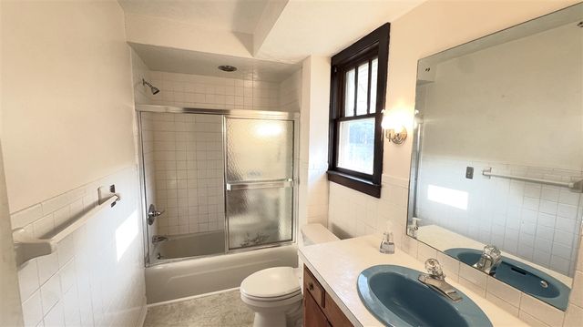 360 W 18th Street, Holland, MI 49423