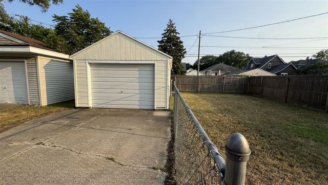 360 W 18th Street, Holland, MI 49423