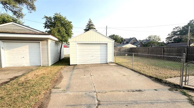 360 W 18th Street, Holland, MI 49423
