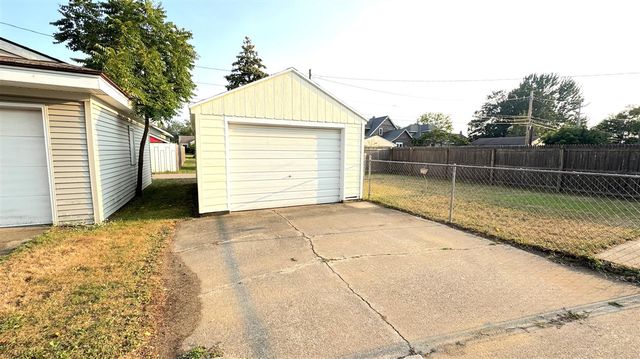 360 W 18th Street, Holland, MI 49423
