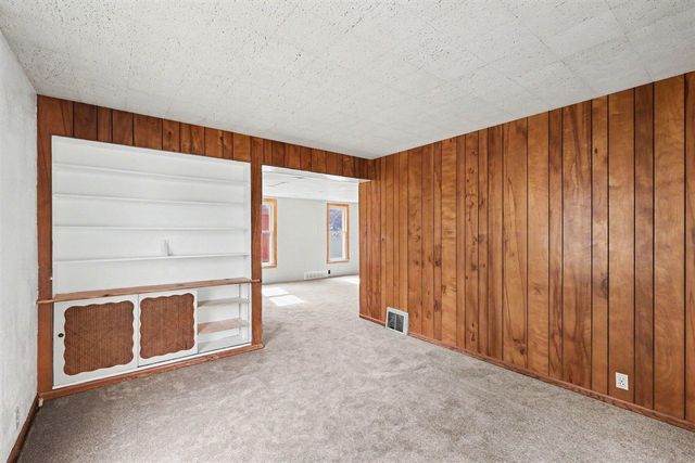 360 W 18th Street, Holland, MI 49423