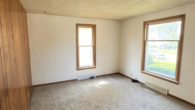 360 W 18th Street, Holland, MI 49423