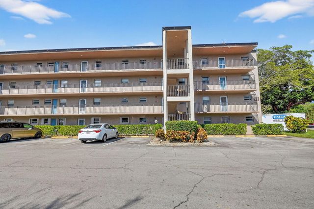 729 Lori Drive 302, Palm Springs, FL 33461