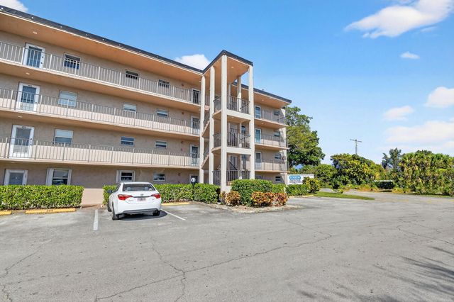 729 Lori Drive 302, Palm Springs, FL 33461