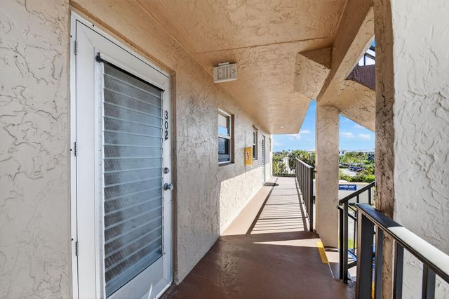 729 Lori Drive 302, Palm Springs, FL 33461