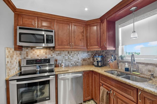 729 Lori Drive 302, Palm Springs, FL 33461