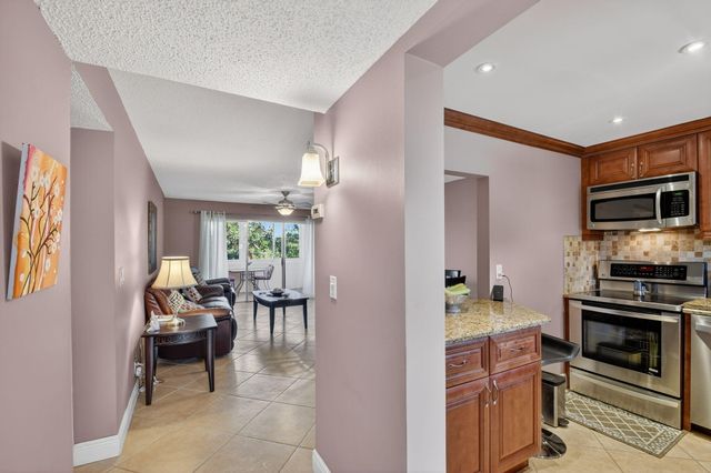 729 Lori Drive 302, Palm Springs, FL 33461