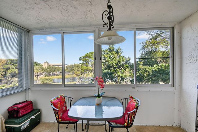 729 Lori Drive 302, Palm Springs, FL 33461