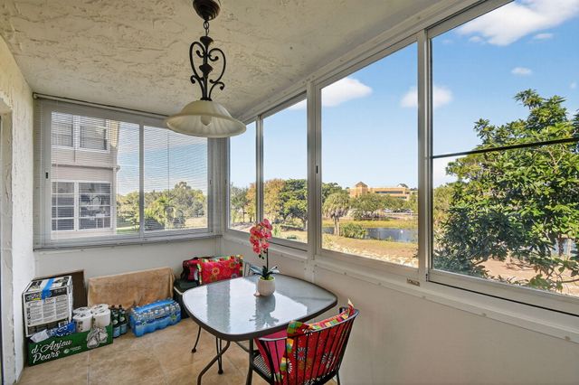 729 Lori Drive 302, Palm Springs, FL 33461