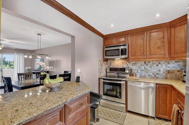 729 Lori Drive 302, Palm Springs, FL 33461