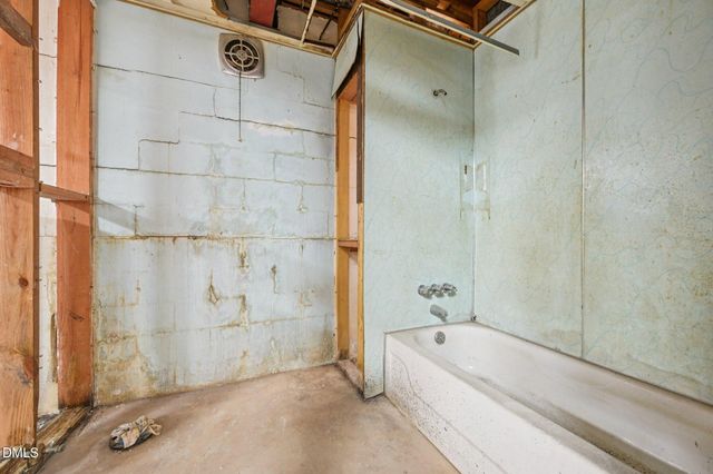 731 Lakeview Drive, Henderson, NC 27536