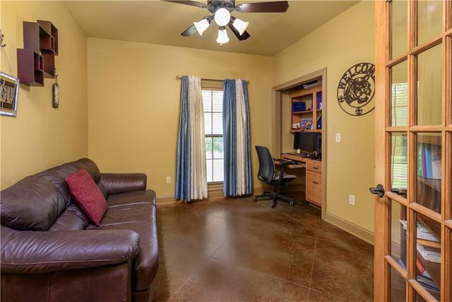 125 MAID MARION Drive, Dry Prong, LA 71423