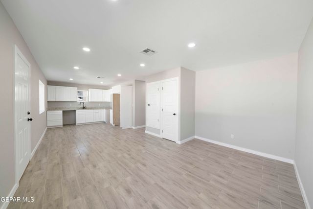 10752 Mellward Road, Socorro, TX 79927