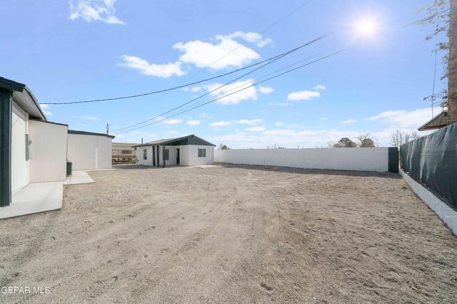 10752 Mellward Road, Socorro, TX 79927