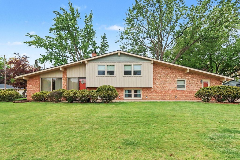 803 Woodheath Avenue, Portage City, MI 49024
