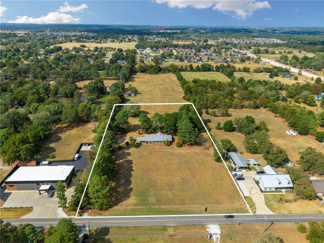 5952 Elm Springs Road, Elm Springs, AR 72762