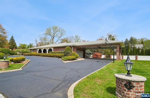 35 Grandview Avenue, Upper Saddle River, NJ 07458