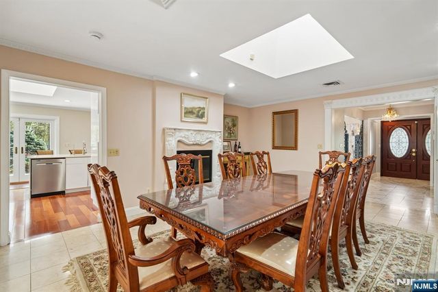 35 Grandview Avenue, Upper Saddle River, NJ 07458