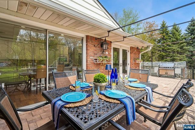 35 Grandview Avenue, Upper Saddle River, NJ 07458