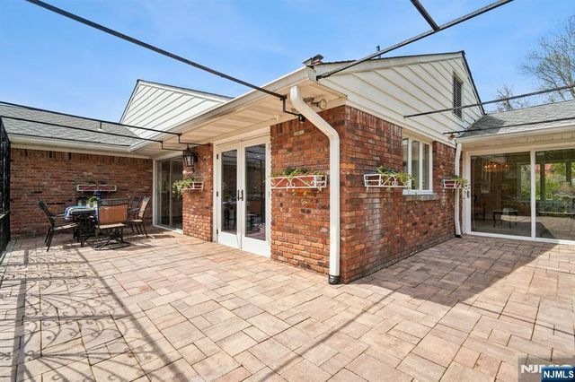 35 Grandview Avenue, Upper Saddle River, NJ 07458