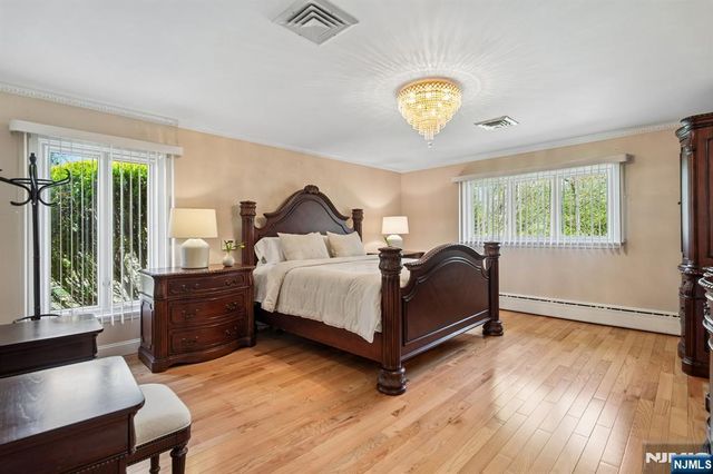 35 Grandview Avenue, Upper Saddle River, NJ 07458