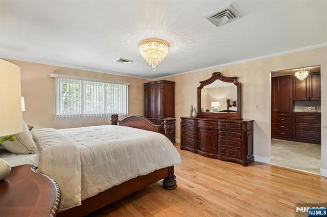35 Grandview Avenue, Upper Saddle River, NJ 07458