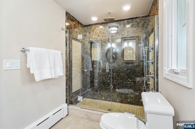35 Grandview Avenue, Upper Saddle River, NJ 07458