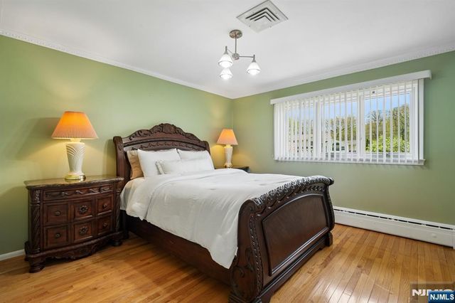 35 Grandview Avenue, Upper Saddle River, NJ 07458