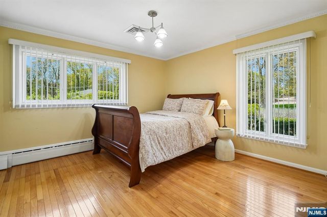 35 Grandview Avenue, Upper Saddle River, NJ 07458