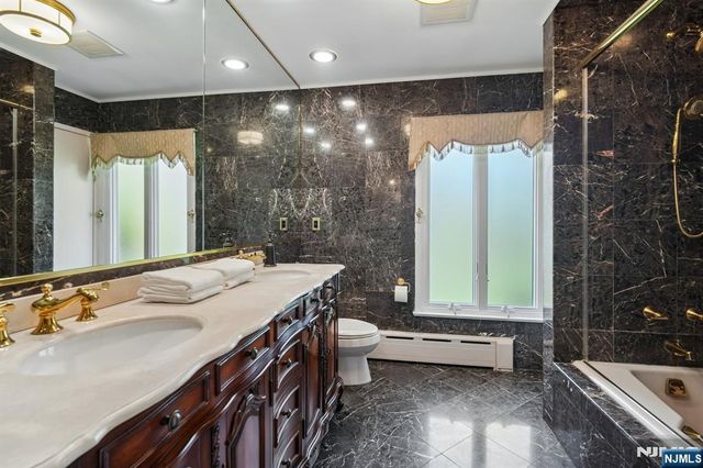 35 Grandview Avenue, Upper Saddle River, NJ 07458