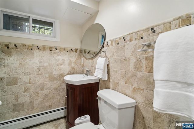35 Grandview Avenue, Upper Saddle River, NJ 07458