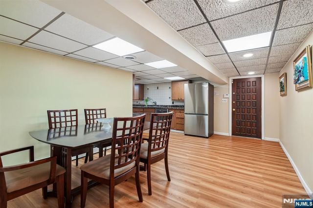 35 Grandview Avenue, Upper Saddle River, NJ 07458