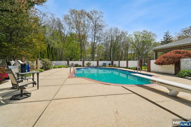 35 Grandview Avenue, Upper Saddle River, NJ 07458