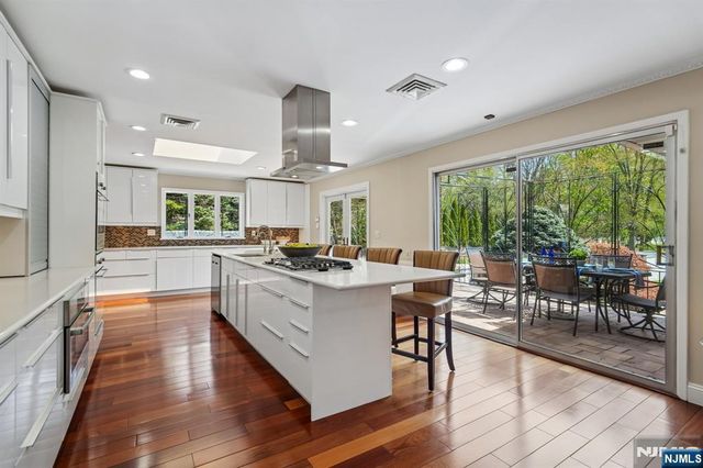 35 Grandview Avenue, Upper Saddle River, NJ 07458