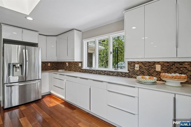 35 Grandview Avenue, Upper Saddle River, NJ 07458