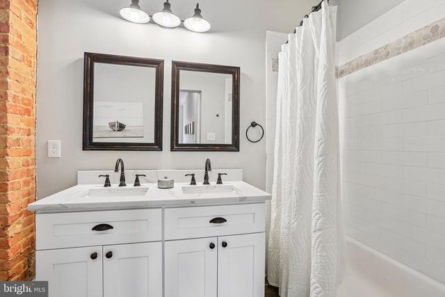 146 DUKE OF GLOUCESTER ST, Annapolis, MD 21401