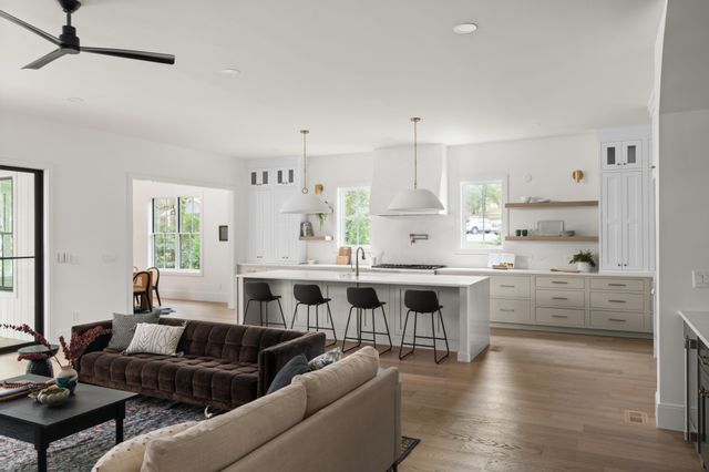 706 Brook Hollow Rd, Nashville, TN 37205